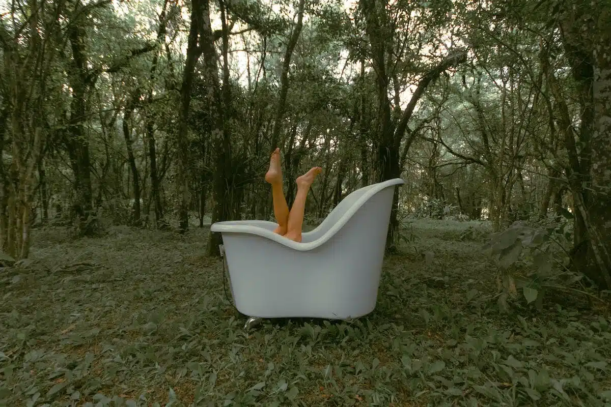 Exploiter l’ancestral art du forest bathing pour un quotidien harmonieux dans votre jardin