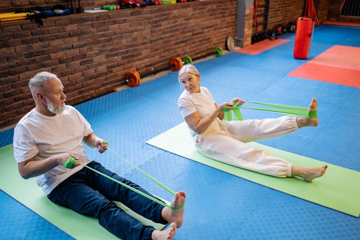Équipements de fitness spécialement conçus pour seniors : transformer son jardin en salle de sport
